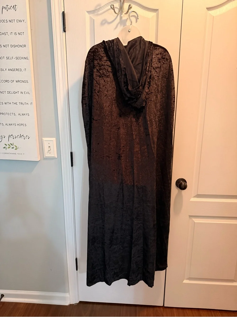 Spirit Black Velvet Hooded Cape Sz OS - Picture 5 of 5